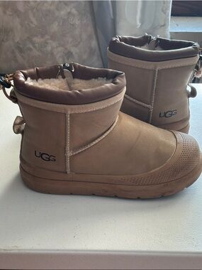 UGG Kids Short Shearling-Lined Boots
